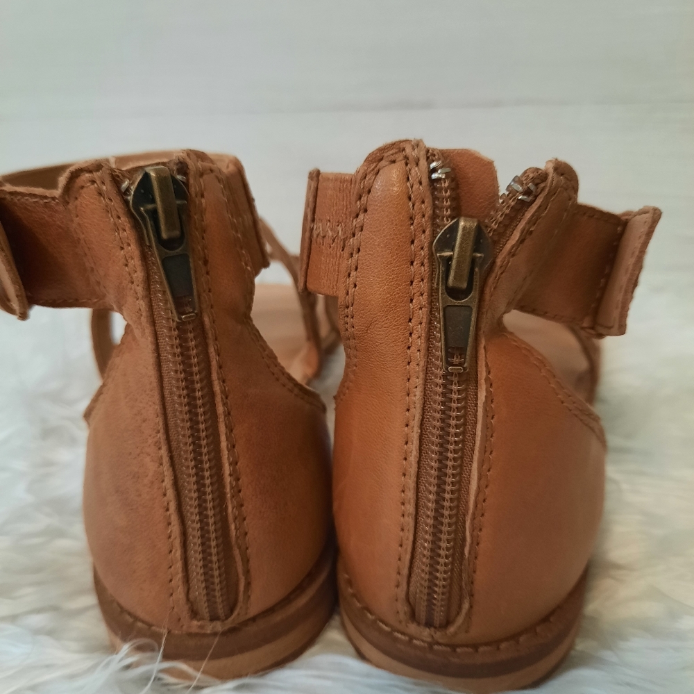 Frye and Co faux leather ankle strappy sandals sz 7.5 NWOB - Picture 8 of 8